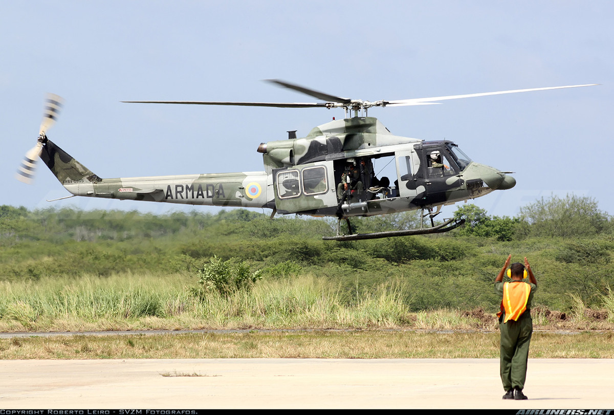 Venezuela cũng có lực lượng không quân hải quân với hàng chục máy bay cánh cố định và trực thăng, đáng chú nhất phải kể đến 7 chiếc máy bay tuần thám biển và vận tải Casa C-212, 9 trực thăng tấn công/vận tải Bell, 6 trực thăng Mi-17V5 và 8 trực thăng săn ngầm Harbin Z-9 mua từ Trung Quốc. Nguồn ảnh: Airliners.