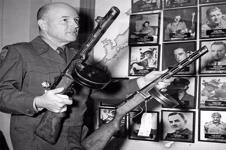 Và cũng trong cuộc chiến này, Quân đội Mỹ và liên quân cũng thu giữ được không ít vũ khí từ phía Triều Tiên lẫn của Trung Quốc, trong đó nổi tiếng nhất có thể kể đến súng tiểu liên PPSh-41 do Liên Xô chế tạo và được sử dụng khá phổ biến trong Thế chiến thứ 2. Nguồn ảnh: bemil.chosun.