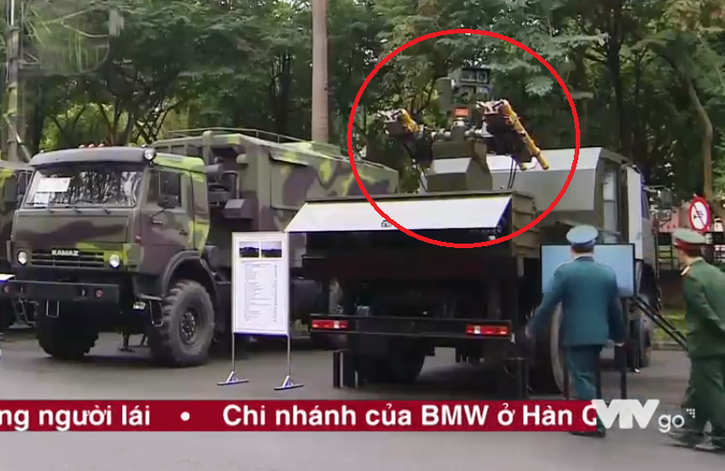 Ngac nhien tam ban to hop phong khong tu hanh 