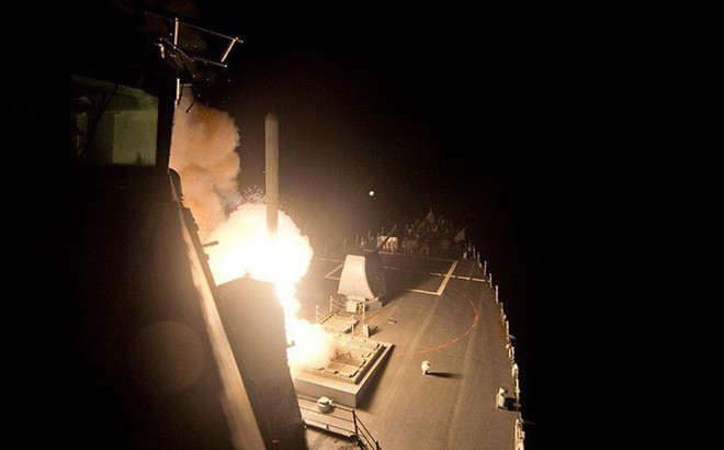 Nhận định trên được vị chuyên gia này nói đến trong bài viết được đăng tải trên tạp chí The National Interest, khoảng cách giữa lực lượng Hải quân Mỹ và Nga đang ngày càng bị thu hẹp, trên nhiều lĩnh vực Hải quân Nga đã bắt đầu qua mặt Hải quân Mỹ. Hiện Mỹ không thể triển khai vũ khí tầm xa hiệu quả trên các tàu mặt nước nhỏ giống như việc Nga trang bị cho hệ thống tàu mặt nước loại tổ hợp tên lửa Kalibr.