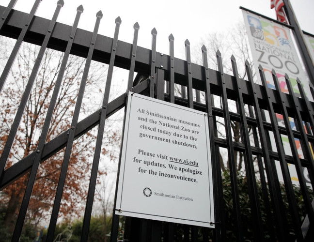 Sở thú Quốc gia cũng đóng cửa và khẳng định rằng "tất cả các loài vật vẫn sẽ được cho ăn và chăm sóc".