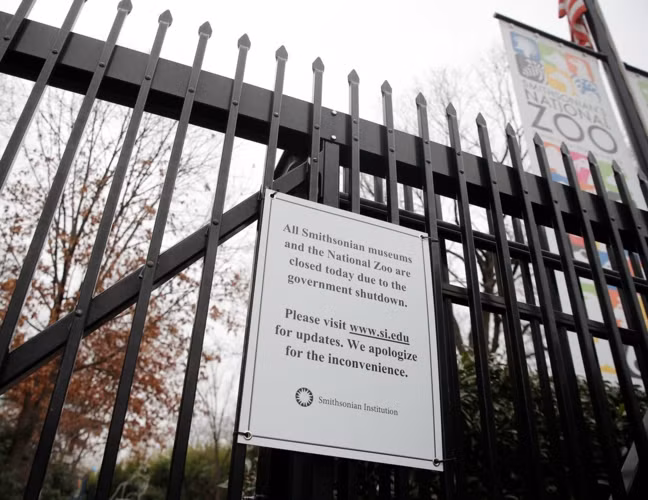 Sở thú Quốc gia cũng đóng cửa và khẳng định rằng "tất cả các loài vật vẫn sẽ được cho ăn và chăm sóc".