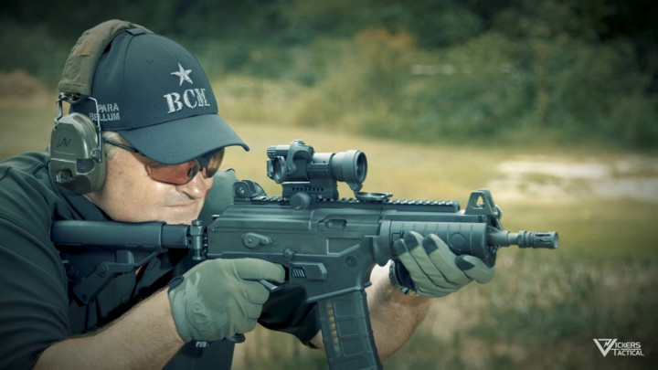 Súng sử dụng một số vật liệu polymer cao phân tử vào chế tạo báng và ốp bọc nòng cầm tay. Ảnh: Imgur.