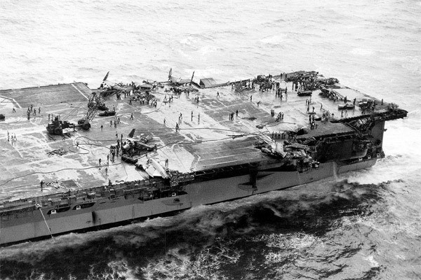 Khi USS Enterprise được các tàu cứu hộ kéo vào Trân Châu cảng để sửa chữa, nhà chức trách mới đánh giá được tổn thất nặng nề do sự cố gây ra. Tổng cộng có 28 thủy thủ thiệt mạng, 314 thành viên thủy thủ đoàn khác bị thương và 15 trong tổng số 32 chiến đấu cơ cắm chốt trên hàng không mẫu hạm vào thời điểm đó bị phá hủy. Vụ tai nạn thảm khốc khiến Hải quân Mỹ thiệt hại tới 126 triệu USD.