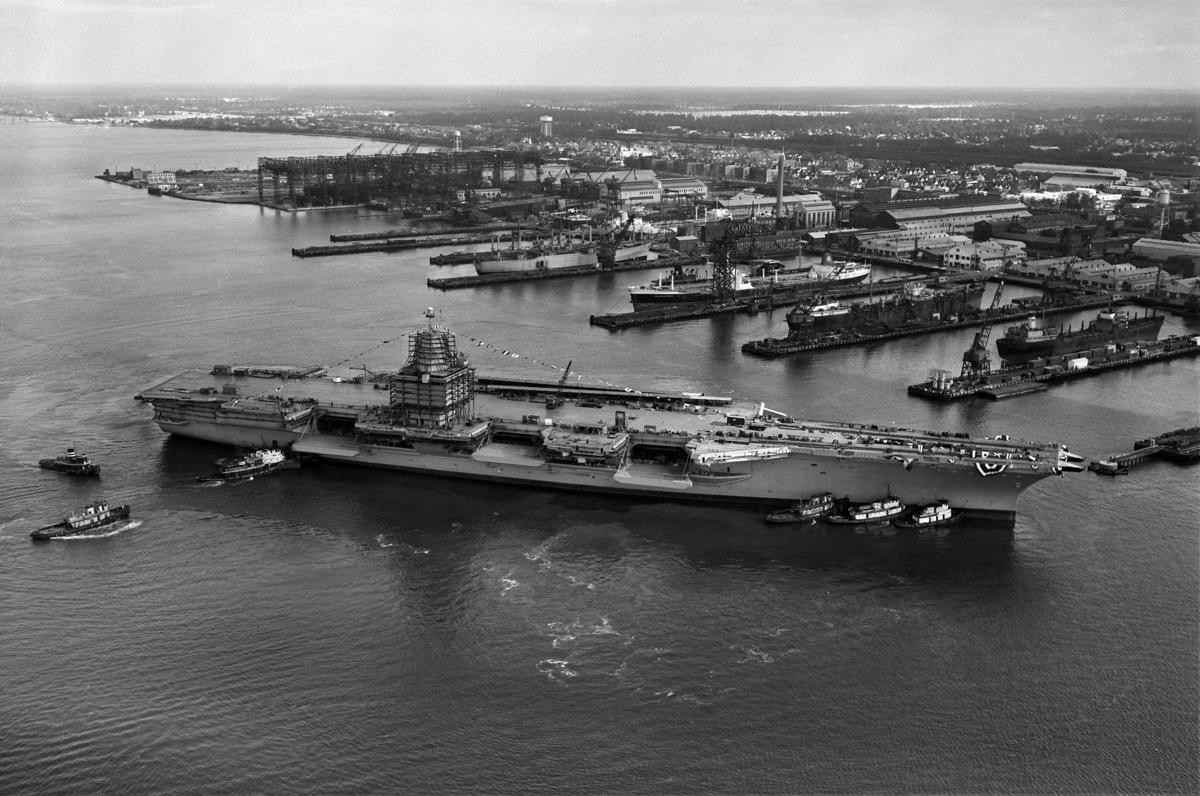 Khi chính thức được hạ thủy vào năm 1960, USS Enterprise là hàng không mẫu hạm chạy bằng năng lượng nguyên tử đầu tiên từng trình làng trên thế giới. Tàu sở hữu tới 8 lò phản ứng hạt nhân, nhiều hơn 6 lò so với mọi hàng không mẫu hạm chạy bằng năng lượng nguyên tử ra đời sau đó.