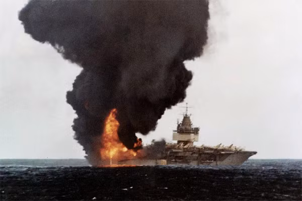 USS Enterprise đã chính thức được cho "nghỉ hưu" theo Đạo luật Nhiệm vụ quốc phòng của Mỹ vào ngày 1/12/2012, sau gần 52 năm hoạt động liên tục. Tàu là hàng không mẫu hạm chạy bằng năng lượng nguyên tử đầu tiên của Mỹ bị đưa ra khỏi biên chế.