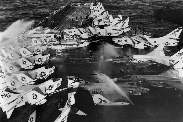 Vào lúc 8h19 ngày 14/1/1969, khi đang trên đường rời Trân Châu cảng ở Hawaii, siêu hàng không mẫu hạm đã gặp phải sự cố không ngờ. Một quả tên lửa MK-32 Zuni đặt trên một tiêm kích ném bom F-4 Phantom trở nên quá nóng do khí thải từ một chiến đấu cơ khác gần đó. USS Enterprise có chiều dài hơn 342 mét cùng thủy thủ đoàn lên tới 4.600 người.