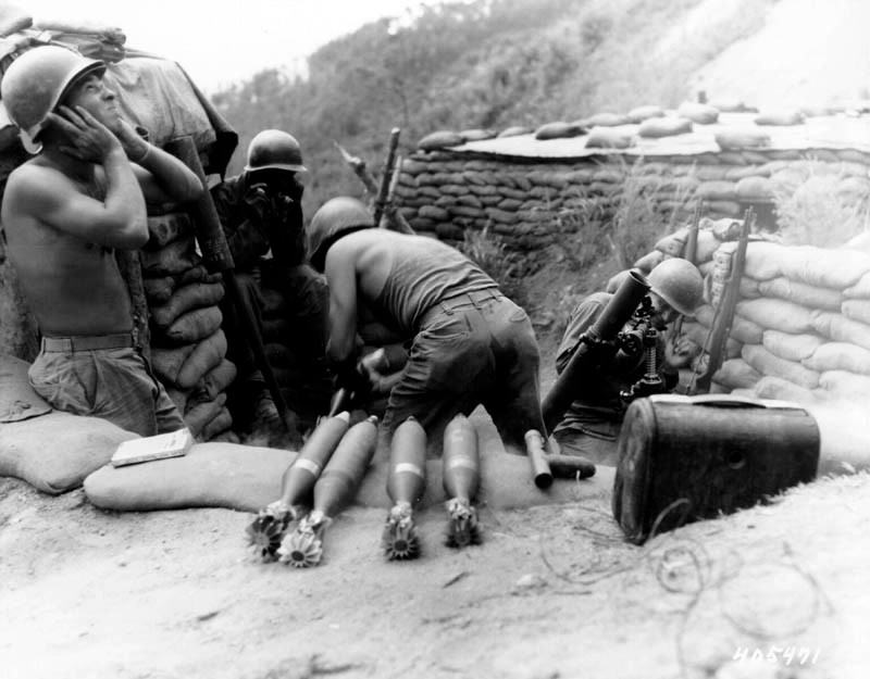 Ngoài các loại pháo 203mm, 155mm và 105mm, pháo binh còn sử dụng các loại súng cối khác nhau tại chiến trường Triều Tiên trong hỗ trợ hỏa lực tầm gần, trong đó phổ biến có thể kể đến súng cối 107mm M2 4.2-inch Nguồn ảnh: Quân đội Mỹ.