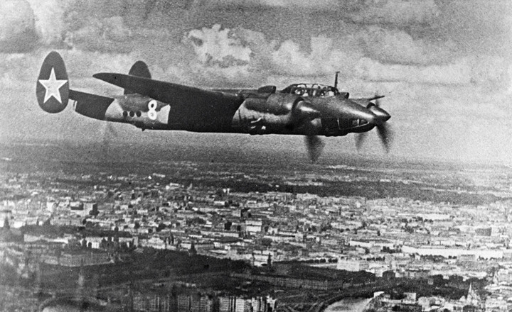 Năm 1944, PPSh được thử nghiệm trên máy bay ném bom Tu-2. Nhưng vì mất quá nhiều thời gian để nạp lại đạn và chỉ có thể thực hiện trên mặt đất nên kế hoạch này bị hủy bỏ. (Ảnh Sputnik)