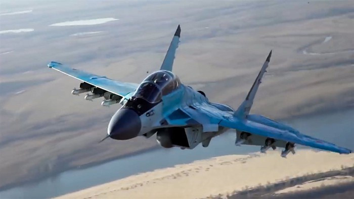 Tuy nhiên ngoài các phiên bản nhằm hiện đại hóa cho quân đội của mình, Nga còn cung cấp một số phiên bản xuất khẩu của chúng cho các quốc gia khác. Hiện tại các quốc gia ở Trung Đông, Đông Nam Á, Ấn Độ và một cố quốc gia khác đặc biệt quan tâm đến MiG-35 và số lượng các hợp đồng đã ký khoảng hơn 100 chiếc.