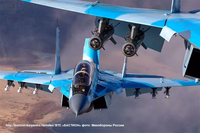 "Tất cả mọi thứ đang diễn ra theo kế hoạch, từ khía cạnh của nhà sản xuất… chúng tôi đã đi trước lịch trình này", ông Tarasenko nói. Máy bay tiêm kích đa năng mới nhất MiG-35 là phiên bản tiếp theo của dòng máy bay MiG-29K/KUB và MiG-29M/M2. Chúng đã được giới thiệu tại cuộc triễn lãm quốc tế vào tháng 1/2017.