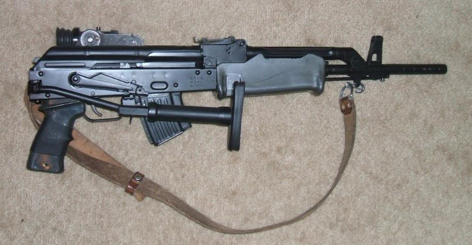 AMP-69 là súng trường tấn công AK phiên bản Hungary. Điểm khác biệt lớn là khả năng phóng lựu đạn.