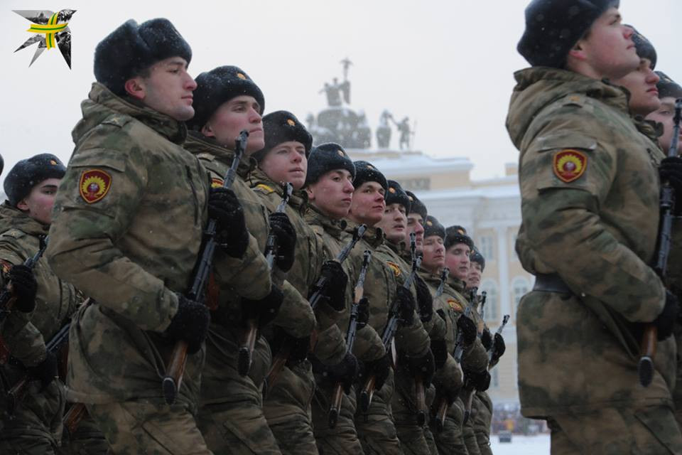 Khoảng 3 triệu người dân thành phố đã phải sống trong cảnh cực khổ, mọi nguồn cung thực phẩm, điện, nước đều bị cắt đứt. Trên 800.000 người đã chết vì đói rét, bệnh tật hoặc đạn pháo. Nhiều nhà sử học còn đưa ra những con số thương vong cao hơn. Nguồn ảnh: kp.ru.