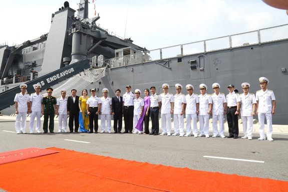 Tau Hai quan Singapore tham Cang quoc te Cam Ranh-Hinh-4