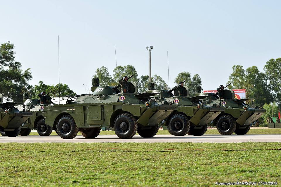 Về mặt tổng thể BRMD-2M giữa nguyên thiết kế của BRMD-2 ở phần khung thân chính, hệ thống tháp pháo và có thể là cả hệ thống động cơ (nhiều khả năng sẽ có thay đổi). Trong khi đó gói nâng cấp tập trung chủ yếu vào việc trang bị thêm cho xe hệ thống giáp chống đạn mới, hệ thống trinh sát điện tử và thông tin liên lạc. Nguồn ảnh: Houmphet Manisouk.