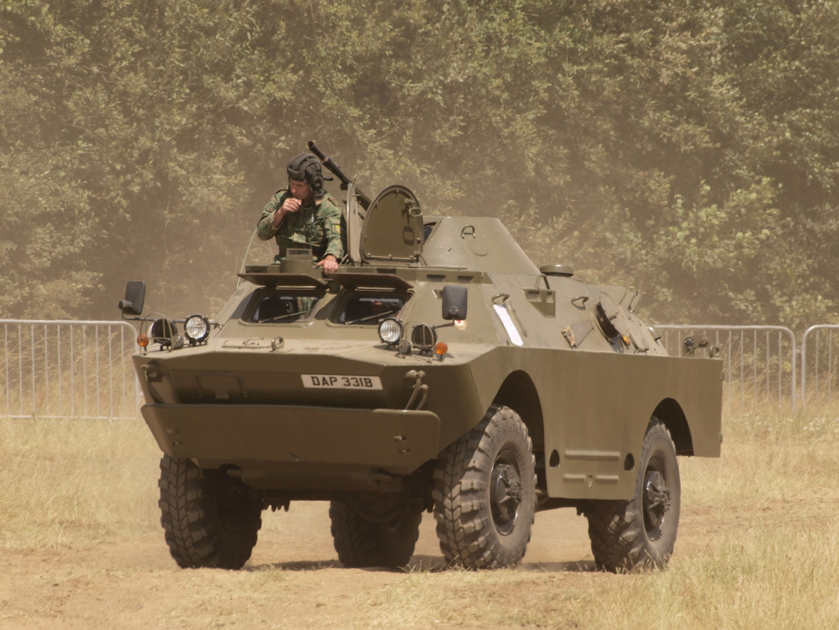 So với nguyên bản BRMD-2, biến thể nâng cấp mới còn một số cải tiến như có thêm cửa mở bên thân phải của xe, phần khung thân chính được gắn thêm một hệ thống giá đỡ cho phép gắn thêm giáp lồng bảo vệ chống đạn chống tăng. Trong ảnh là một chiếc BRMD-2 nguyên bản do Liên Xô chế tạo trong những năm 1960. Nguồn ảnh: Wikipedia