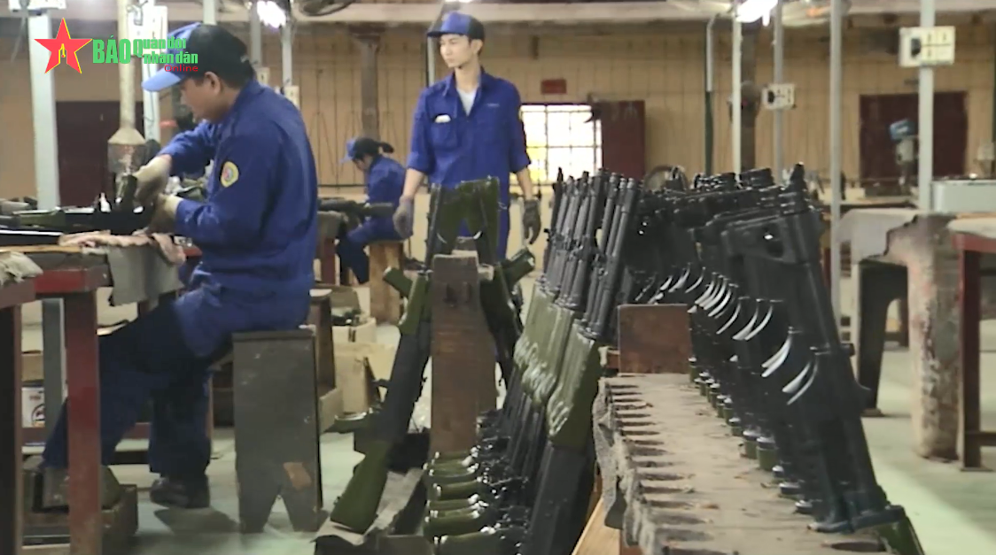 Theo báo cáo của lãnh đạo Nhà máy Z111, năm 2018, nhà máy đã hoàn thành vượt mức kế hoạch năm, đạt mức tăng trưởng khá so với những năm trước. Cụ thể, giá trị doanh thu đạt 674 tỷ đồng, bằng 118,7% so với năm 2017. Tổng lợi nhuận đạt 22,9 tỷ đồng, bằng 118,6% so với năm 2017. Nguồn ảnh: Quân đội Nhân dân.