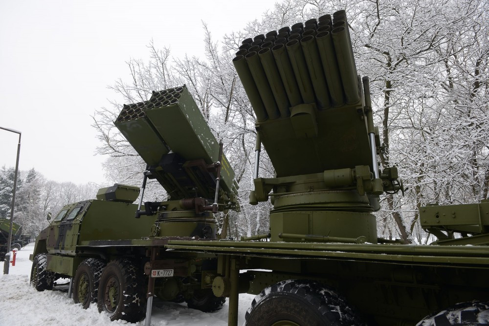 Có một điều khá dễ nhận thấy là các nền công nghiệp quốc phòng hiện tại của Serbia chịu ảnh hưởng khá lớn từ Liên Xô, các loại vũ khí mới của nước này đa phần được phát triển dựa trên một số loại vũ khí có từ thời Chiến tranh Lạnh và do Liên Xô (hay Nga sau này) chuyển giao công nghệ. Nguồn ảnh: bmpd.livejournal.