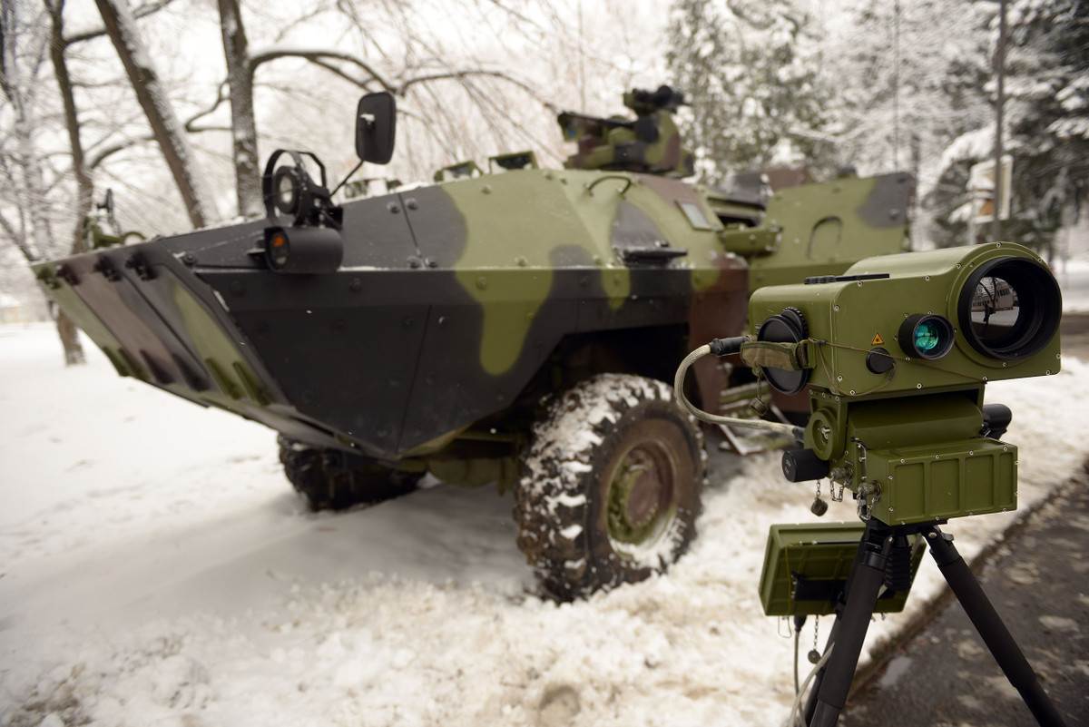 Phiên bản nâng cấp mới của xe bọc thép chở quân bánh lốp 4x4 BOV M11, ở gói nâng cấp này BOV M11 được trang bị thêm một modul chiến đấu tự động với súng máy 7.62mm hoặc 12.7mm ngoài ra còn có các thiết bị trinh sát chiến trường khác. Nguồn ảnh: bmpd.livejournal.