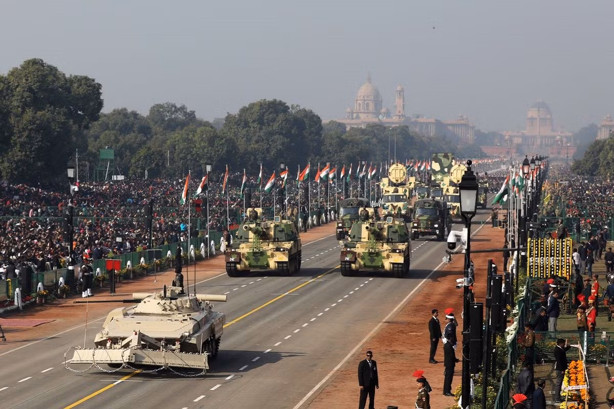 Trong lễ duyệt binh năm nay, hầu hết các loại vũ khí xuất hiện trong duyệt binh đều do Ấn Độ tự chế tạo dựa trên giấy phép chuyển giao công nghệ hoặc tự phát triển trong nước. Điều này khiến buổi lễ duyệt binh càng trở nên đặc biệt hơn. Nguồn ảnh: Bloomberg