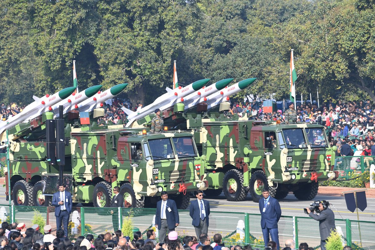 Hệ thống tên lửa phòng không tầm trung Akash của Ấn Độ, vũ khí này mặc dù nhận rất nhiều kỳ vọng nhưng thực tế có vẻ nó còn xa mới đáp ứng đầy đủ yêu cầu của chiến tranh hiện đại. Nguồn ảnh: Narendra Modi