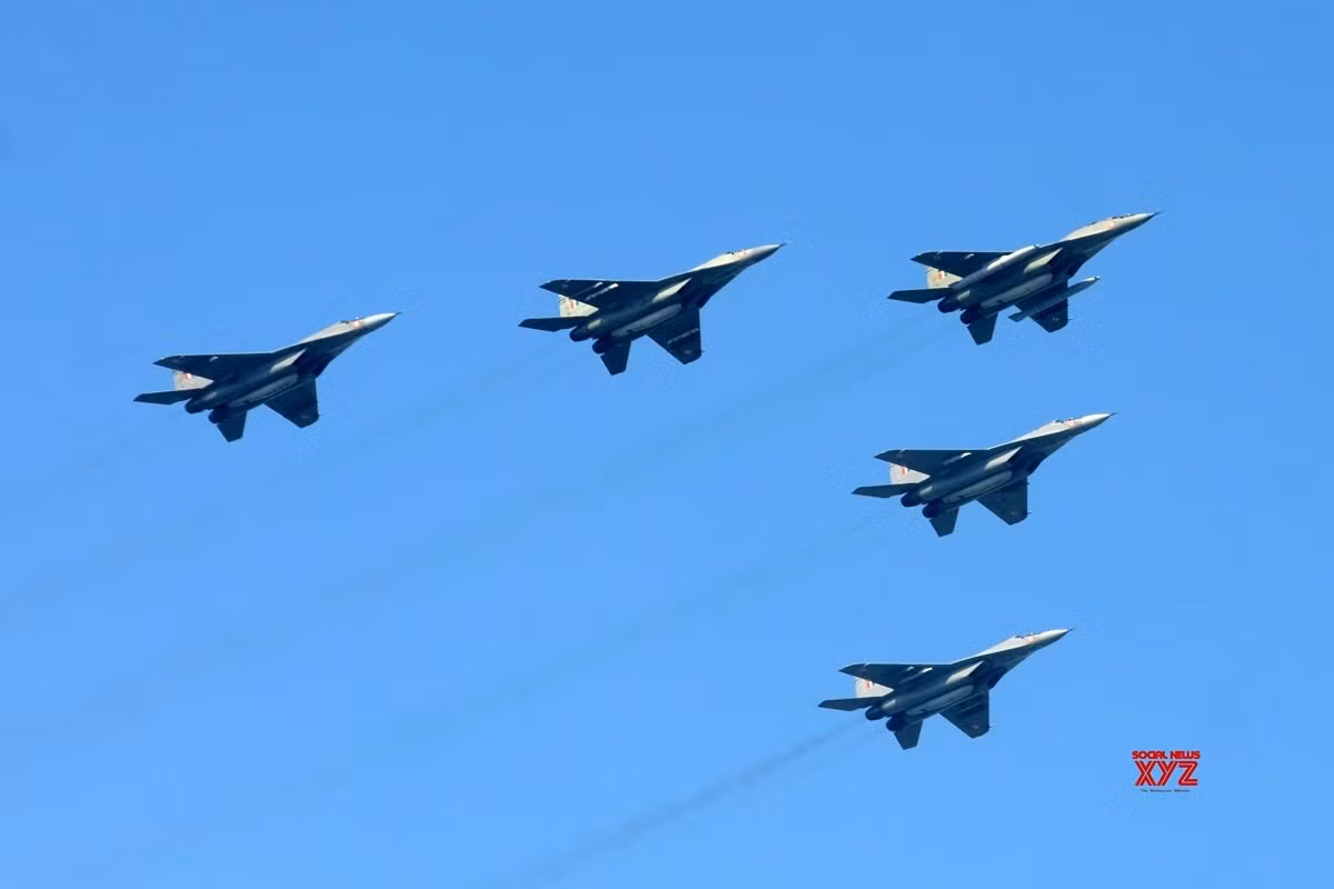 Tiếp theo là phi đội tiêm kích MiG-29, một trong những dòng tiêm kích mạnh nhất của Không quân Ấn Độ. Nguồn ảnh: XYZ.