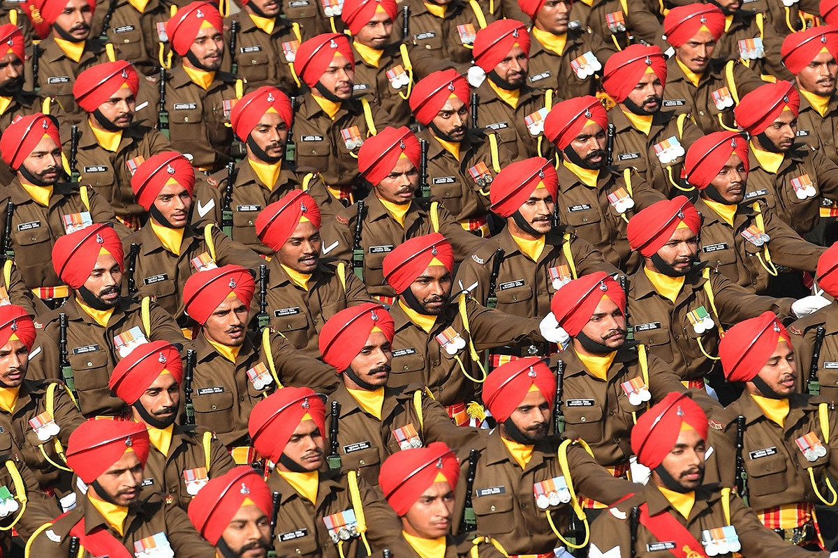 Khối binh sĩ lục quân theo Đạo Sikh tham gia lễ duyệt binh tại New Delhi. Đây được xem là là lực lượng chiến đấu nòng cốt của Lục quân Ấn Độ. Nguồn ảnh: India Times
