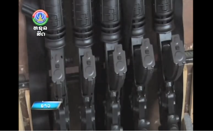 Súng trường Galil ACE hiện là một trong những sản phẩm quốc phòng tiêu biểu của ngành công nghiệp quốc phòng Việt Nam trong những năm trở lại gần đây, là loại vũ khí có chất lượng tốt và uy lực chiến đấu cao được kỳ vọng sẽ trở thành dòng súng bộ binh tiêu chuẩn trong tương lai của Quân đội ta. Nguồn ảnh: Lao National Television.