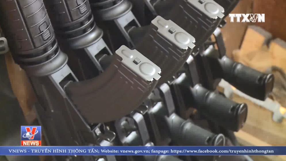 Việc súng trường Galil ACE của Việt Nam sẽ xuất hiện trong lễ duyệt binh lớn nhất từ trước tới nay của Quân đội Nhân dân Lào, cũng có thể được xem là dốc cho ngành công nghiệp quốc phòng Việt Nam, khi các loại vũ khí do chúng ta tự sản xuất giành được sự tín nhiệm từ các đối tác nước ngoài. Nguồn ảnh: TTXVN.