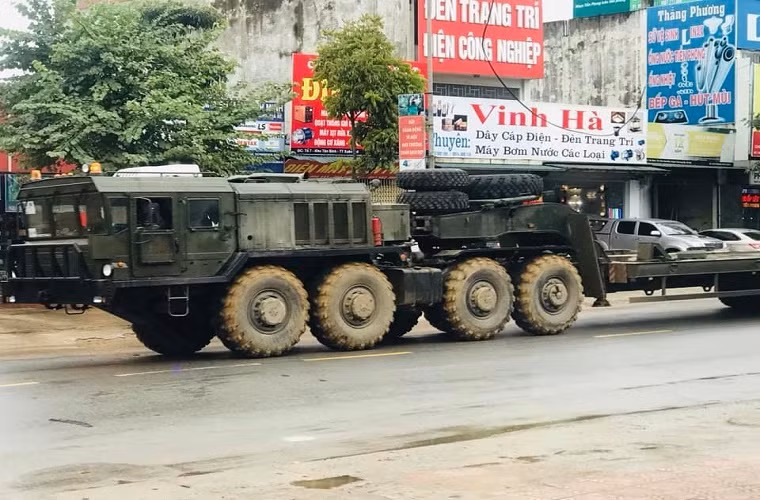 Dù vậy với việc tải trọng gần như đạt tới giới hạn tiêu chuẩn an toàn, MAZ-537 chỉ có thể vận chuyển xe tăng T-90S/SK trên các địa hình thông thường cùng với tốc độ di chuyển trung bình để đảm bảo an toàn kỹ thuật. Và nhiều khả năng cũng vì chính những hạn chế này của MAZ-537 đã buộc chúng ta mua thêm KZKT-7428 từ Nga.