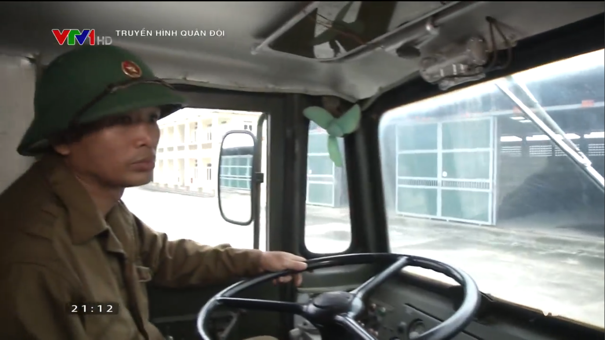 Theo đó các đại đội thuộc Tiểu đoàn 2 thường xuyên có kế hoạch công tác khoa học quân sự, sáng kiến cải tiến kỹ thuật. Mỗi đại đội đề xuất từ 2 đến 3 sáng kiến, giải pháp kỹ thuật nhằm nâng cao năng suất lao động và chất lượng thực hiện nhiệm vụ. Các sáng kiến xuất phát từ thực tế nhiệm vụ đơn vị, nên khi hoàn thành đều đưa vào ứng dụng, tạo hiệu quả cao. Nguồn ảnh: VTV.