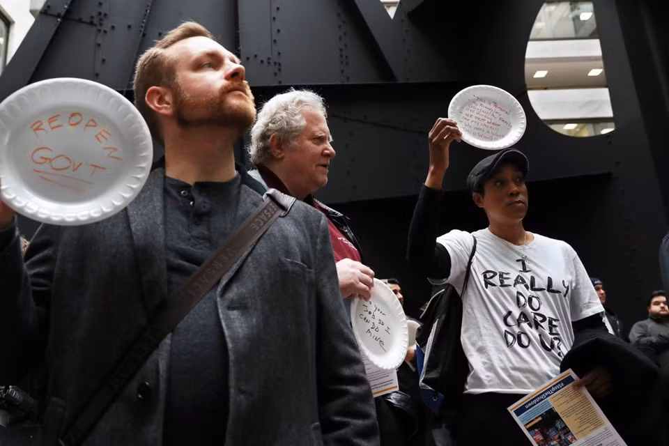 Cong chuc My mon moi doi ngay chinh phu hoat dong tro lai