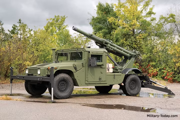 Pháo sử dụng hệ thống điều khiển hỏa lực kỹ thuật số, tất cả đều được máy tính xử lý nên không cần truyền lệnh bắn, xoay vòng, ngắm hướng hay dây liên lạc… Ảnh: Military-Today.