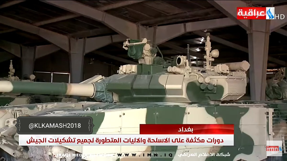 Một điểm khác biệt nữa để nhận biết T-90S của Iraq là việc phần thân bên trái và phải của xe được trang bị thêm một lớp giáp phản ứng nổ và giáp lưới gần hệ thống động cơ, bổ sung này nhằm tăng cường khả năng bảo vệ các vị trí này của xe trước các loại vũ khí chống tăng. Nguồn ảnh: IMN.