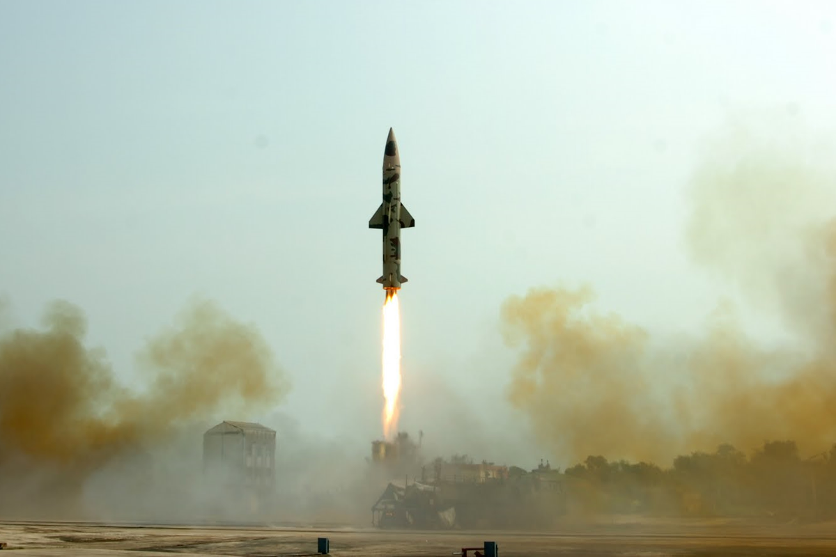 Prithvi III mang được đầu đạn 1.000kg đi xa 350km, tăng lên tới 600 km nếu giảm trọng lượng đầu đạn đi một nửa. Ảnh: The Hindu.