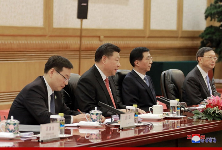 Trong bầu không khí thân tình hữu nghị, hai nhà lãnh đạo đã đi sâu trao đổi về quan hệ Trung Quốc - Triều Tiên và những vấn đề cùng quan tâm, đồng thời đạt được nhiều nhận thức chung quan trọng.