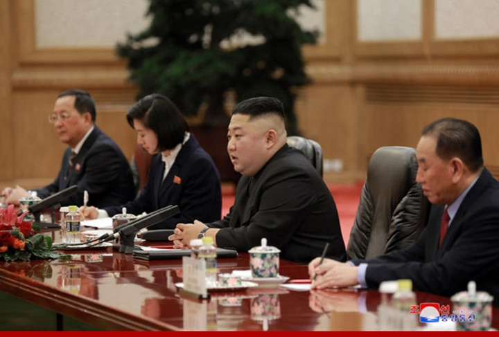 Hai bên nhất trí cùng nỗ lực thúc đẩy quan hệ Trung - Triều trong thời kỳ mới, duy trì thúc đẩy tiến trình giải quyết vấn đề bán đảo Triều Tiên vì lợi ích của nhân dân hai nước, đóng góp tích cực vào hòa bình, ổn định và phát triển phồn vinh của khu vực và trên thế giới.