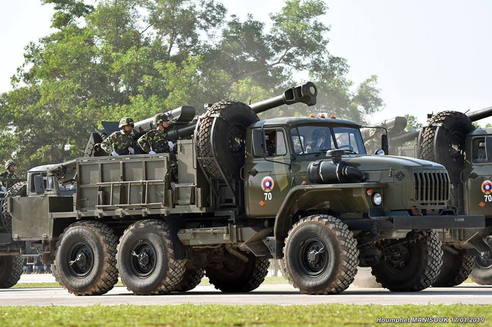 Trong ảnh là pháo tự hàn HL-70 do Lào tự nâng cấp từ lựu pháo 122mm D-30 của Liên Xô trên khung gầm bánh lốp đặc chủng 6x6, mẫu pháo này có tầm bắn từ 15-21km. Nguồn ảnh: Houmphet Manisouk