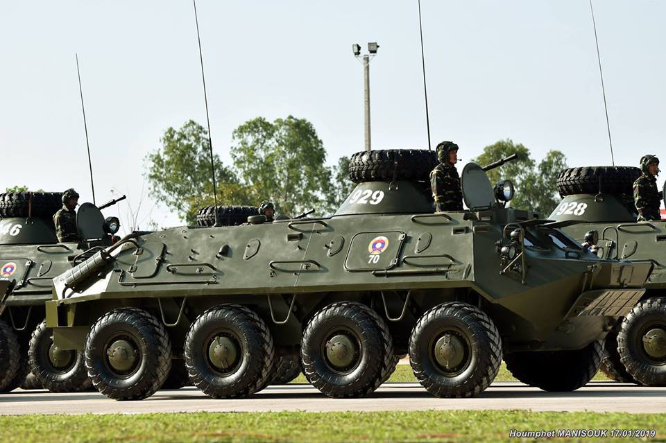 Xe bọc thép chở quân BTR-60 của Lục quân Lào, mẫu phương tiện này có thể chở theo tối đa từ 8-10 binh sĩ chưa bao gồm kíp chiến đấu. Nguồn ảnh: Houmphet Manisouk