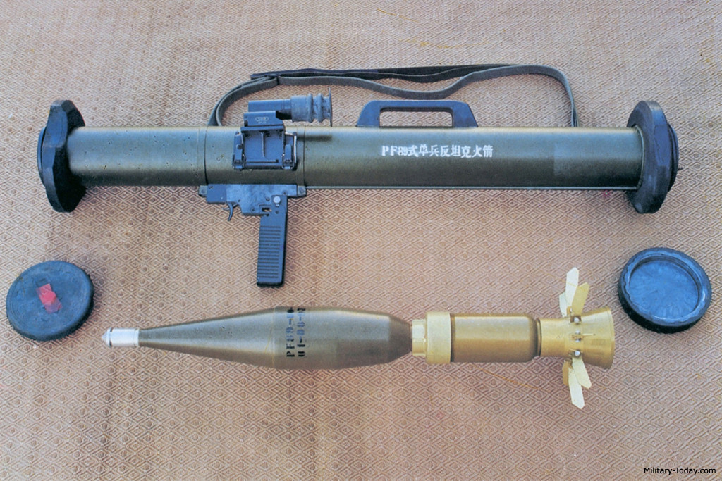 Còn về tên lửa chống tăng PF-98, đây là một trong nhiều mẫu súng chống tăng vác vai dùng một lần do Trung Quốc chế tạo. PF-98 được phát triển dựa trên mẫu súng chống tăng RPG-7 của Liên Xô với một số cải tiến nhất định. Nguồn ảnh: military-today.