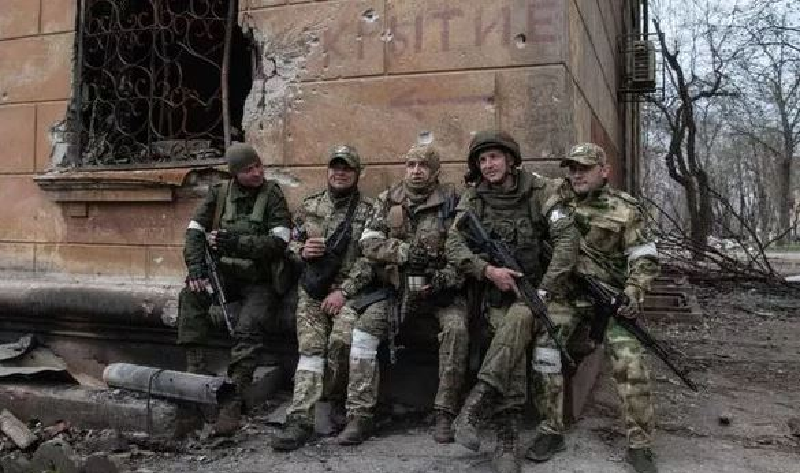 Theo nhà quan sát Yuri Podolyaka đưa tin vào tối ngày 11/11, viện binh Ukraine đã tiến hành phản công cơ giới tốc độ cao từ Malaya Loknya dọc theo đường cao tốc hướng về phía Pogrebki, khiến một số lực lượng Nga không kịp rút lui khỏi các vị trí chiếm đóng từ ngày 7/11 và bị mắc kẹt trong khu rừng gần làng Staraya Sorochina. Ảnh: Getty Images.