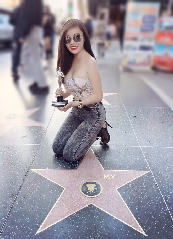 Cô gái 23 tuổi đã có 16 năm theo học tiếng Pháp. Lớp 11, Hà My giành giải Nhì học sinh giỏi quốc gia môn tiếng Pháp nên được tuyển thẳng vào chuyên ngành Sư phạm Đại học Quốc gia Hà Nội.