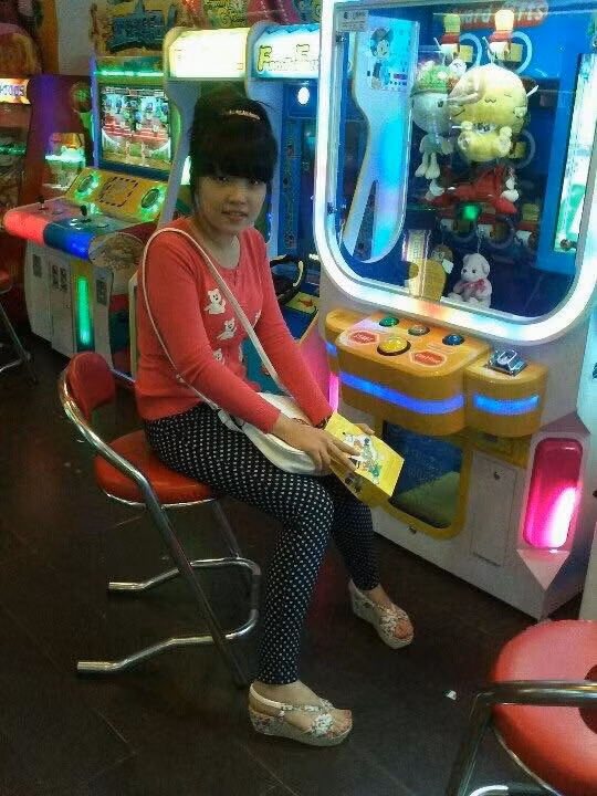 Nguyễn Ngọc Thiên Trang cũng vậy, từ một cô nàng tự ti về ngoại hình, Trang của hiện tại đã xinh đẹp đến nỗi nhiều nhiều người phải đuổi theo bằng ánh mắt. Thiên Trang chia sẻ, trước đây cô cực tự ti và đã có thời điểm xuất hiện những suy nghĩ tiêu cực về ngoại hình. Đến lớp bị bạn bè chê bai về cân nặng, về khuôn mặt và về nước da, về nhà lại gặp phải ánh mắt của họ hàng, đến bữa cơm ăn cũng không ngon khiến cô nàng vô cùng buồn tủi.