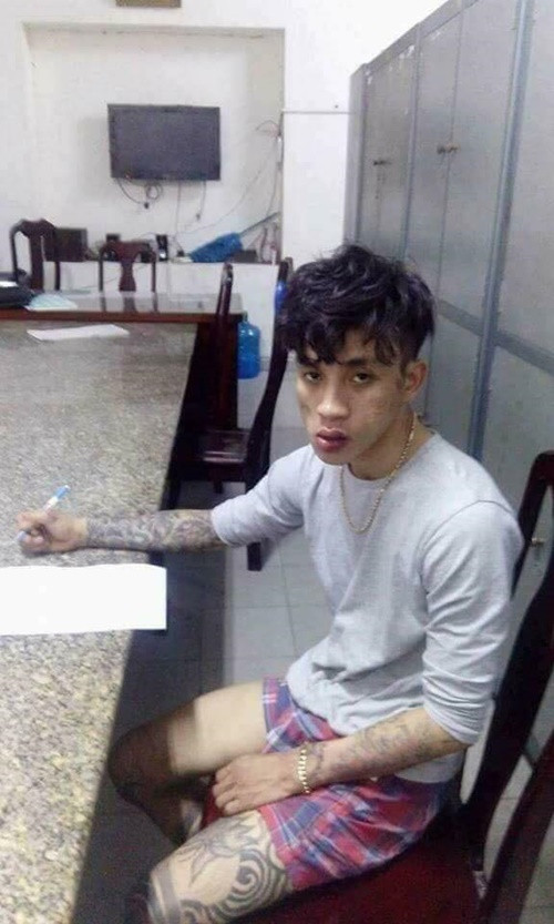 Sau khi hành hung cảnh sát giao thông, Nguyễn Xuân Sang bị áp tải về đồn trong trạng thái tinh thần có vẻ không ổn định, có biểu hiện "ngáo đá".