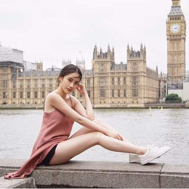 Hình ảnh cô an nhàn tận hưởng dịch vụ xa xỉ tại đây được giới trẻ Việt chia sẻ rộng rãi.