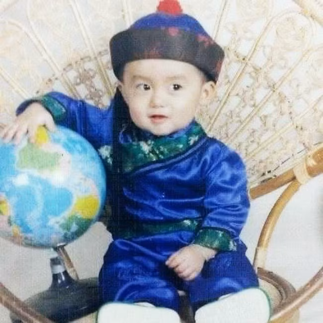 Chàng tiểu A CA 20 năm trước đáng yêu là đây.