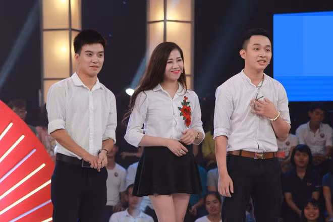 Trong mắt nhiều người, người yêu cũ vốn đã là nhân vật khó ưa, người yêu mới của người yêu cũ lại càng là “thành phần” khó quan hệ. Ấy vậy mà anh chàng trong show hài “Thách thức danh hài” lên sóng vào ngày 3/8 lại sẵn sàng đưa cả hai nhân vật này lên truyền hình cùng mình thi hài.