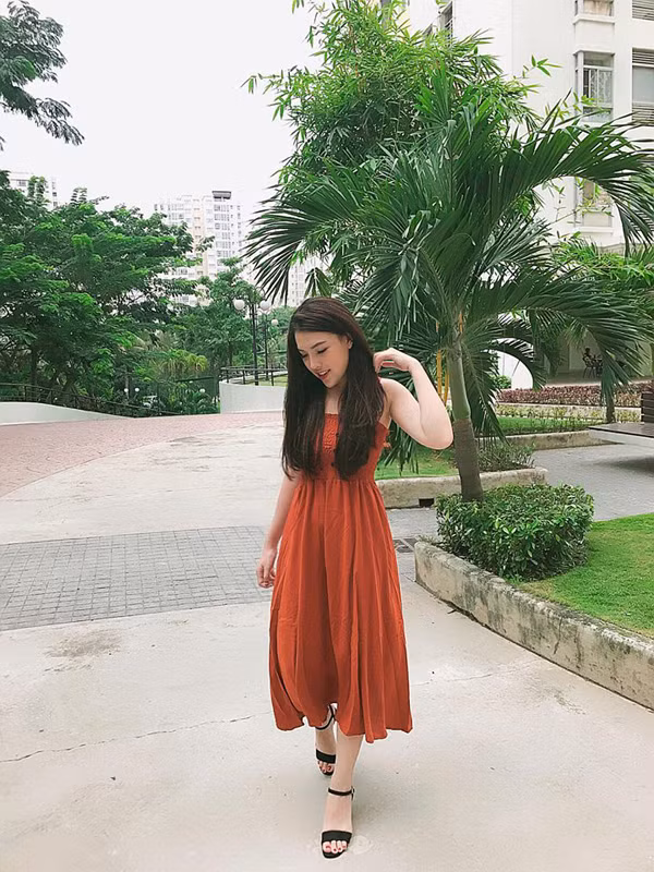 Ngay từ đầu, khi quyết định làm đẹp bằng thẩm mỹ, Trang đã được sự đồng ý của ba mẹ. Gia đình làm kinh doanh, vậy nên khá thoải mái khi con gái quyết định phẫu thuật khuôn mặt. Tuy nhiên có cha mẹ nào không xót con, những ngày hậu phẫu, thấy Trang đau đớn và khác xưa khá nhiều, mẹ của cô nàng cũng khuyên con gái dừng lại, tuy nhiên không hề cấm cản. Chẳng những thế, mẹ Trang còn cho cô nàng tiền để có thể trở nên xinh đẹp hơn. Ngoại hình xinh đẹp khiến cho Thiên Trang có một cuộc sống suôn sẻ hơn rất nhiều so với trước đây. Nếu như trước kia không ai thèm nhìn ngó thì nay, Trang đã có rất nhiều vệ tinh xung quanh. Hiện tại cô nàng cũng có một cửa hàng kinh doanh tại TP HCM và việc kinh doanh rất thuận lợi. Chính bởi những lợi ích mà sắc đẹp mang lại đó khiến Thiên Trang càng muốn hoàn hảo hơn. Cô cho biết hiện tại mới chỉ tự tin khoảng 80% và vẫn muốn chỉnh sửa thêm một chút trên khuôn mặt nữa.