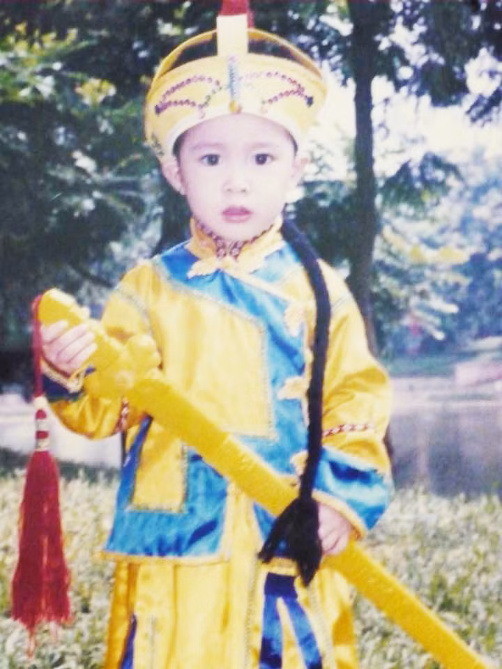 Chàng Ngũ A CA này mặt hiền khô à.