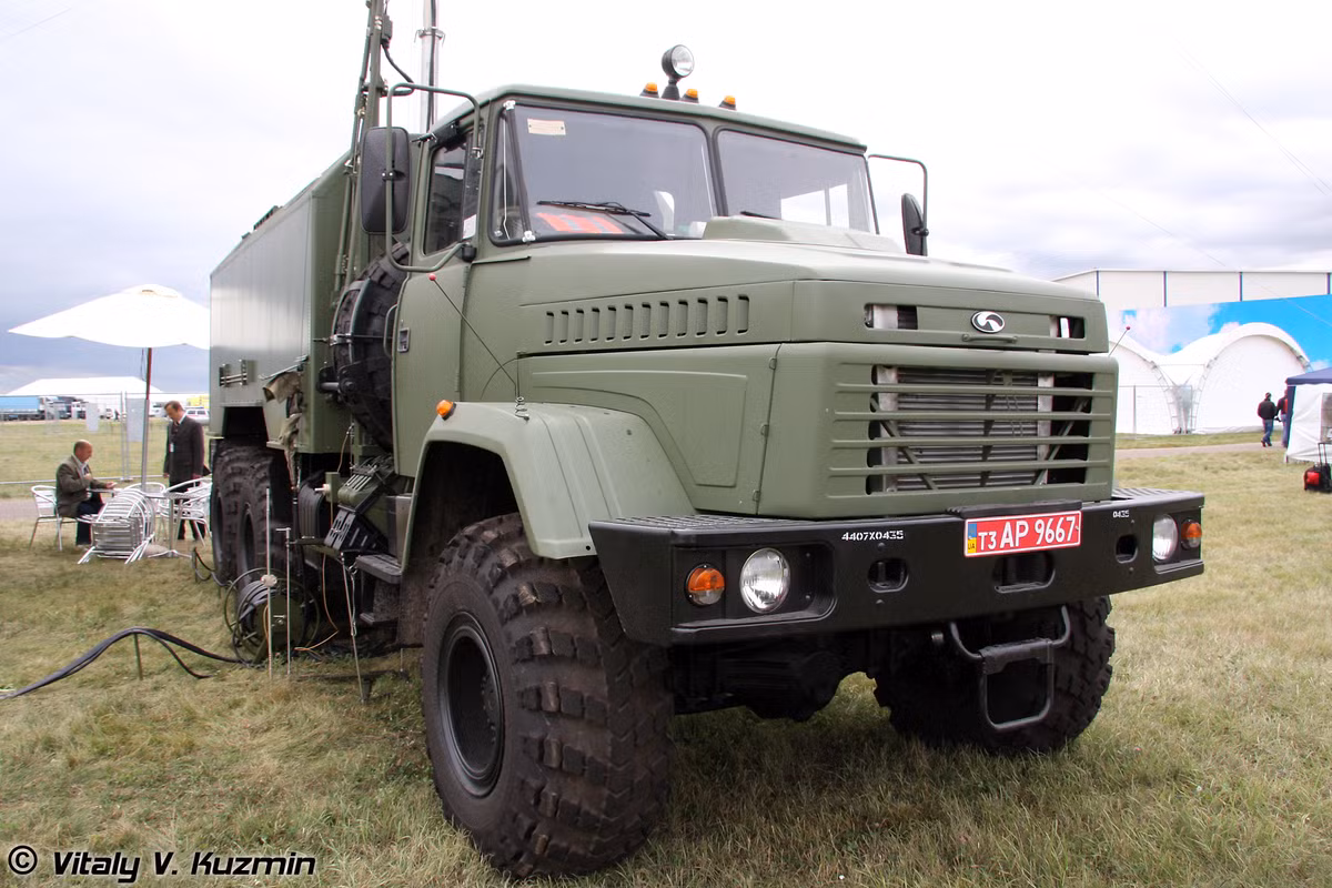 Theo báo QĐND, sau khi đưa vào sử dụng, Trung đoàn 295 (Sư đoàn phòng không 363) phát hiện tình trạng “treo máy” hệ thống radar Kolchuga. Nguyên nhân được cho là dung lượng bộ nhớ hệ thống máy của radar thấp. Đây là lỗi kĩ thuật ảnh hưởng không nhỏ tới hệ thống radar này trong nhiệm vụ bảo vệ bầu trời Tổ quốc. Chính vì vậy, ngay sau đó các cán bộ kĩ thuật Đoàn 925 đã tiến hành đề tài “nâng cấp” Kolchuga ngay trong nước.